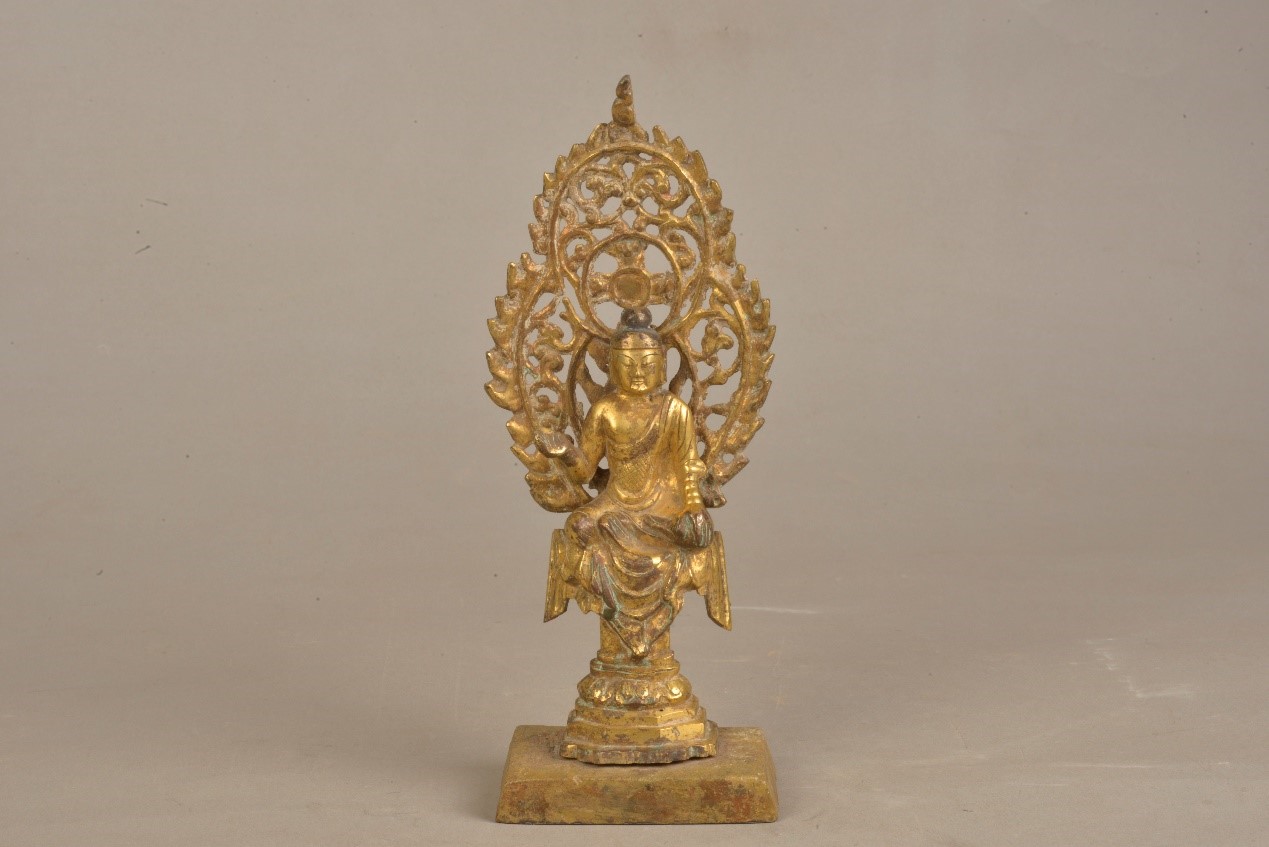 <h2>鎏金铜佛像</h2><p>作者：</p><p>创作年代：唐</p><p>规格：高22.6cm</p>